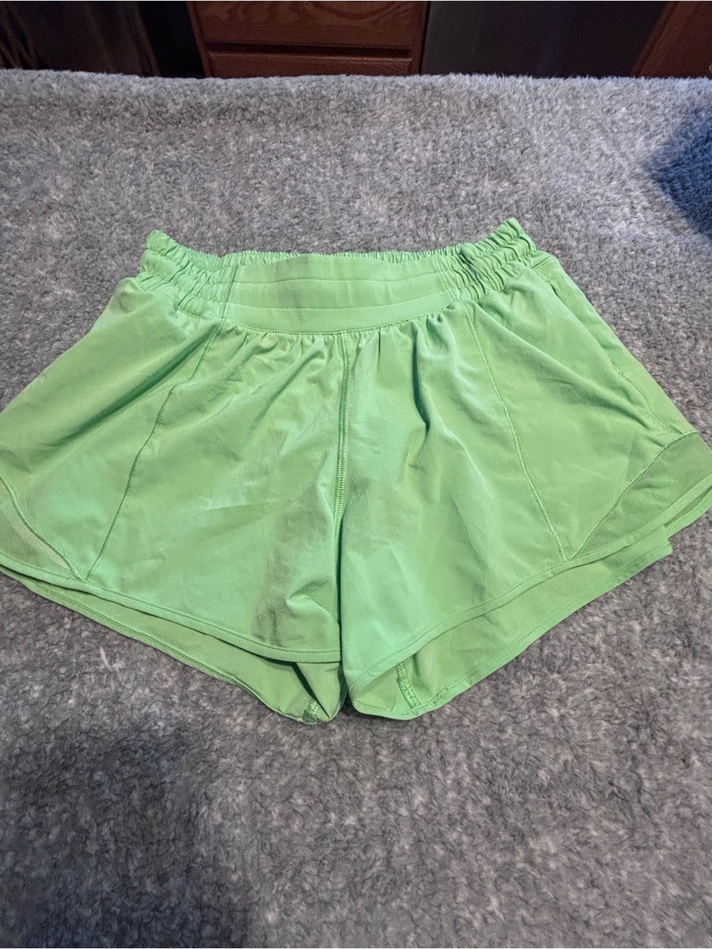 Lululemon Hotty Hot Low-Rise Lined Short 4” Size 6